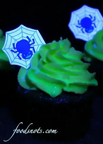 Ghoulishly Glowing Cupcakes - Recipe Snobs