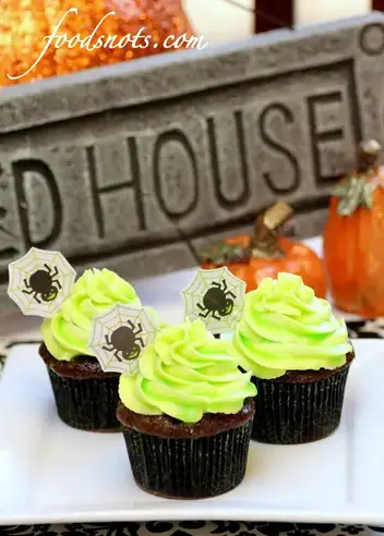 Best Glow in the Dark Cupcakes + Glow in the Dark Frosting Recipe